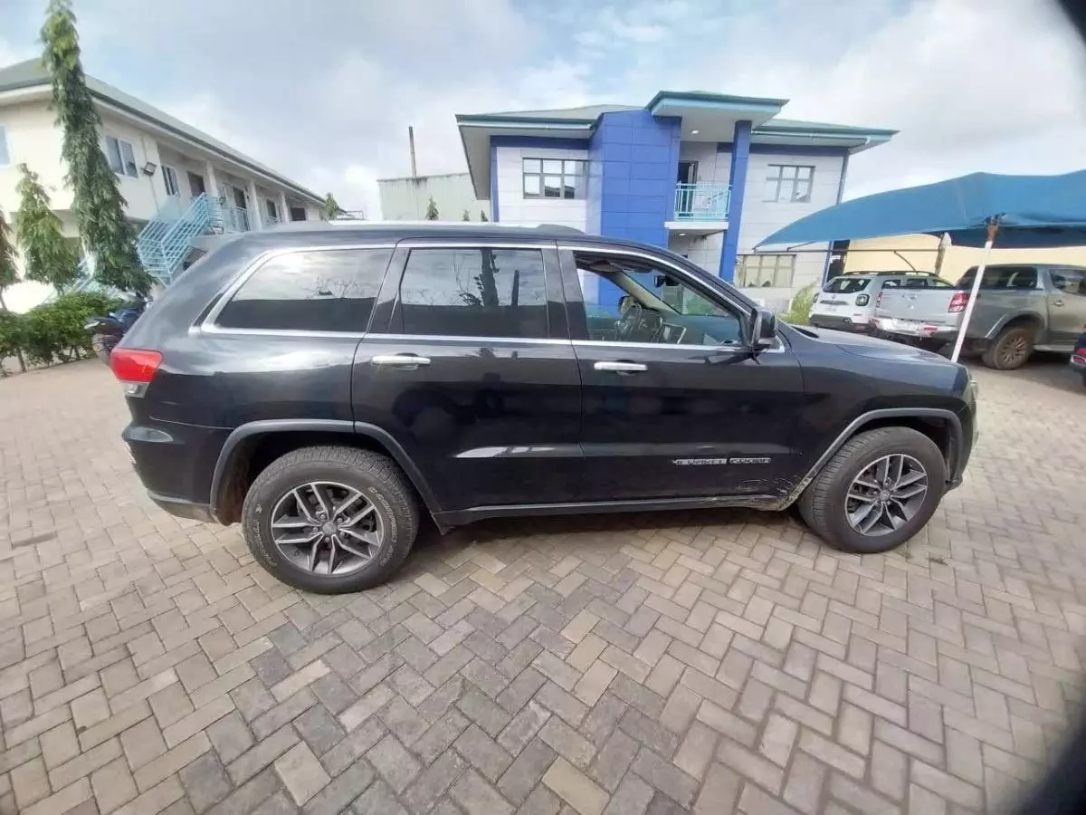 Jeep Grand Cherokee - 2017