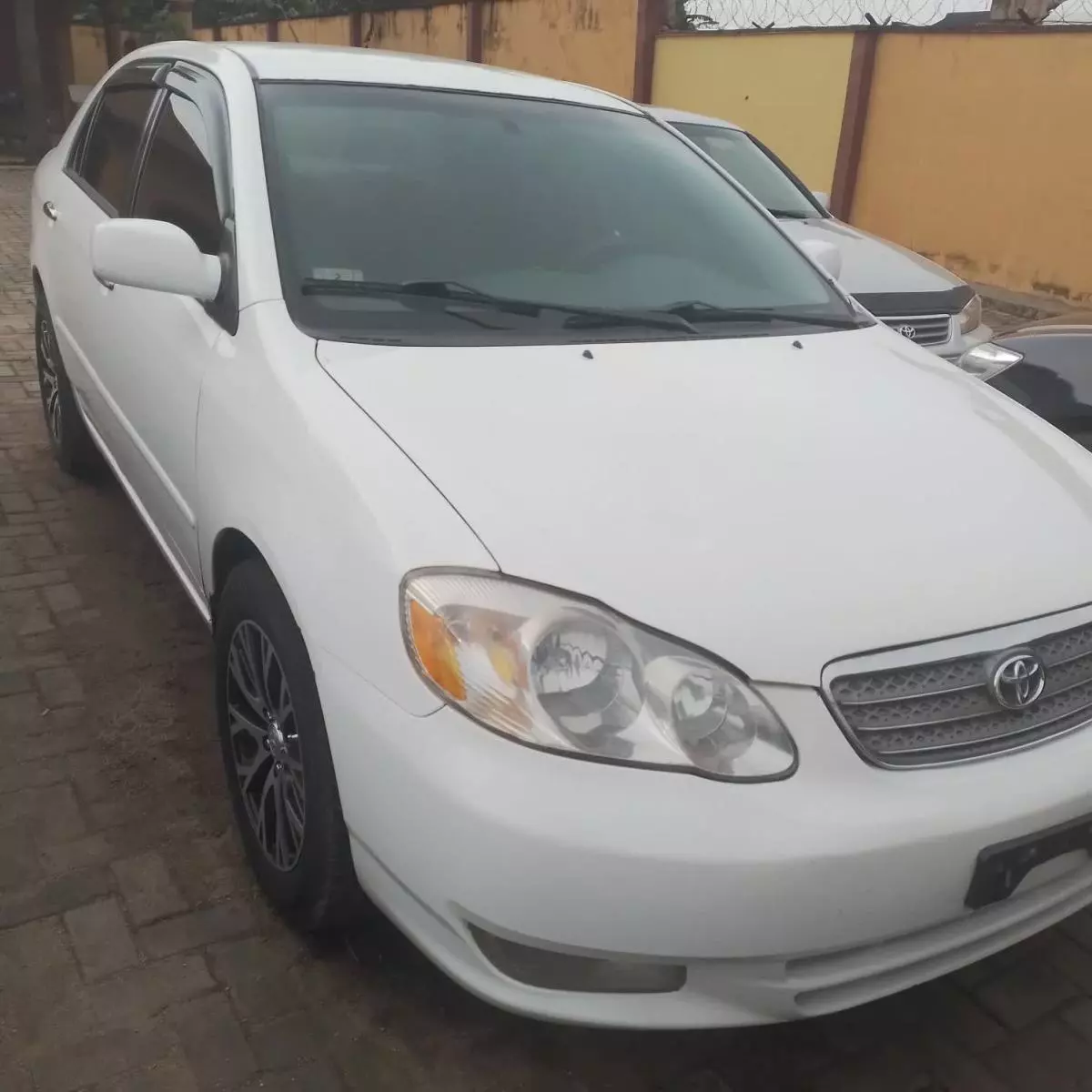 Toyota Corolla   - 2004