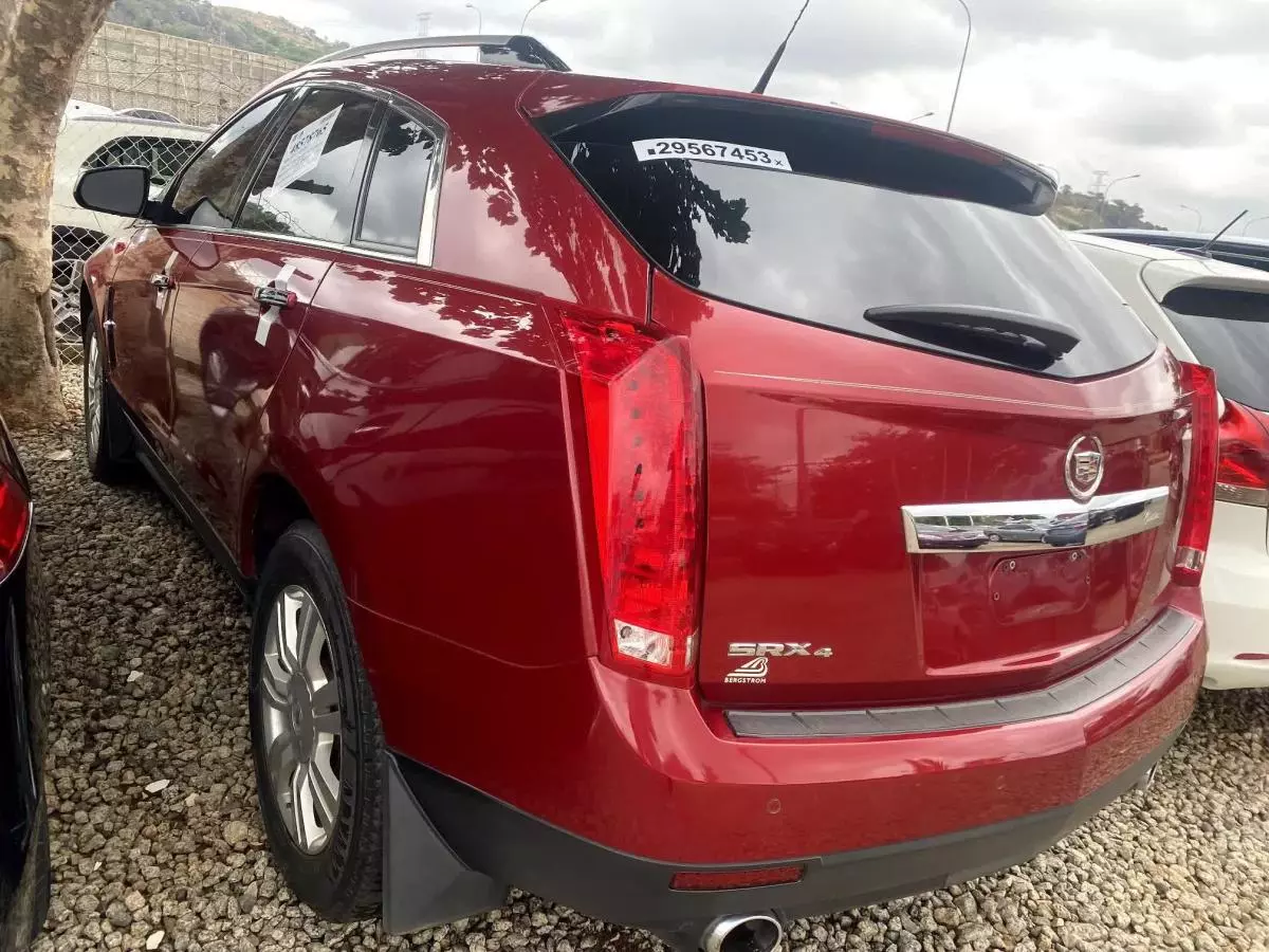 Cadillac SRX   - 2010