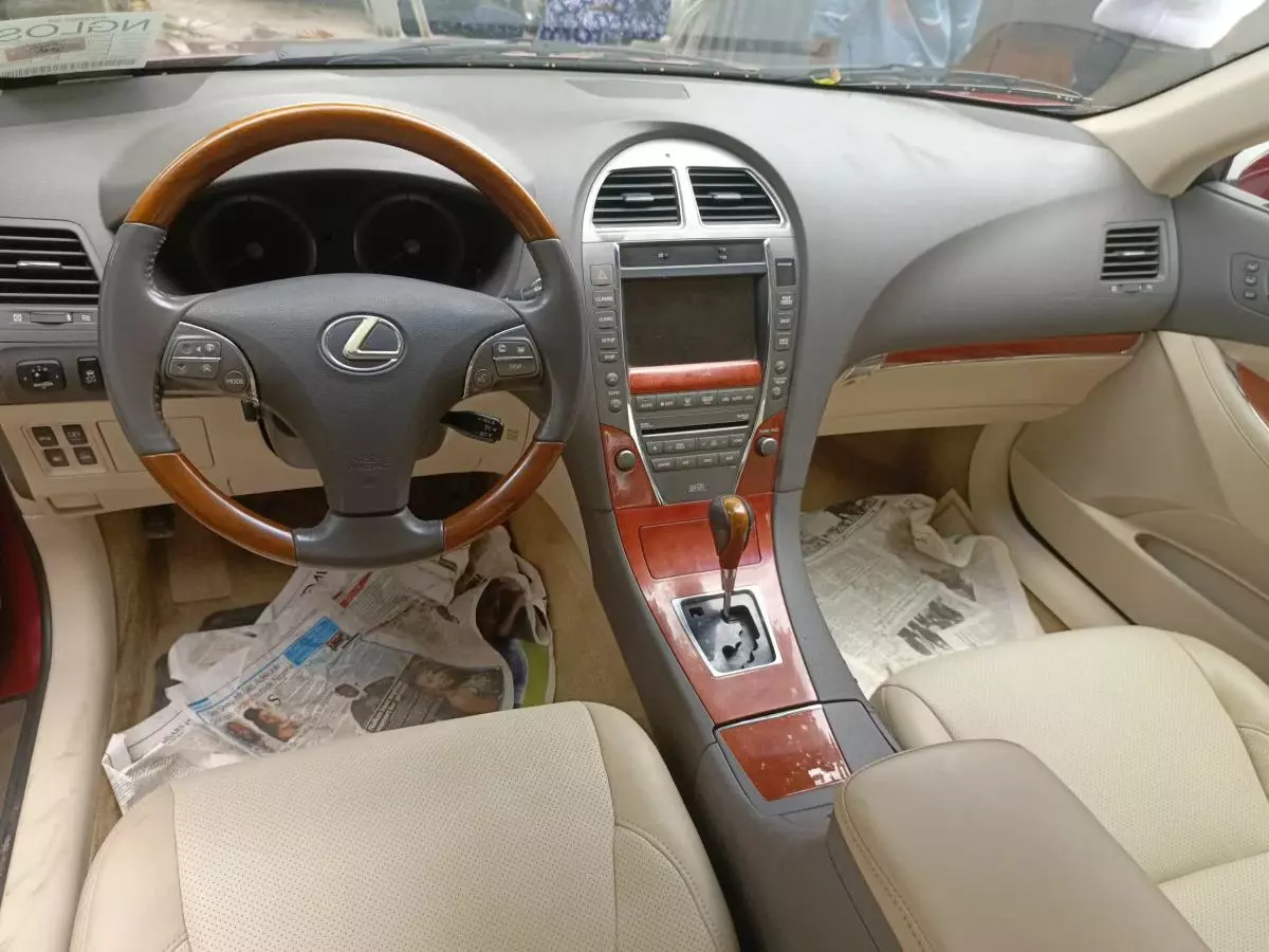 Lexus ES 350   - 2011