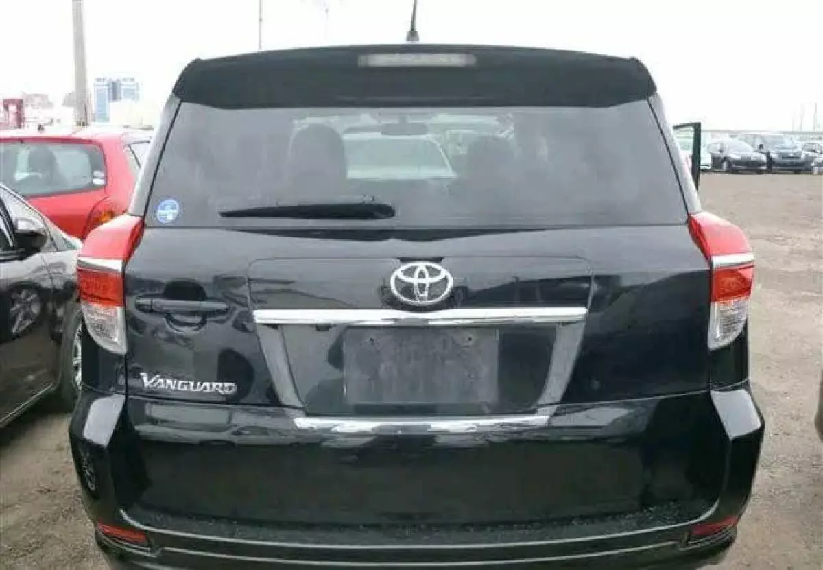 Toyota Vanguard    - 2008