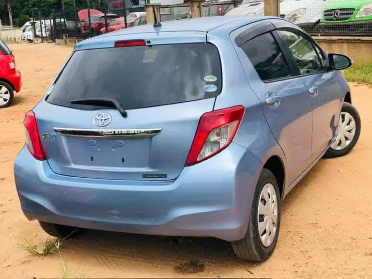 Toyota Vitz   - 2013