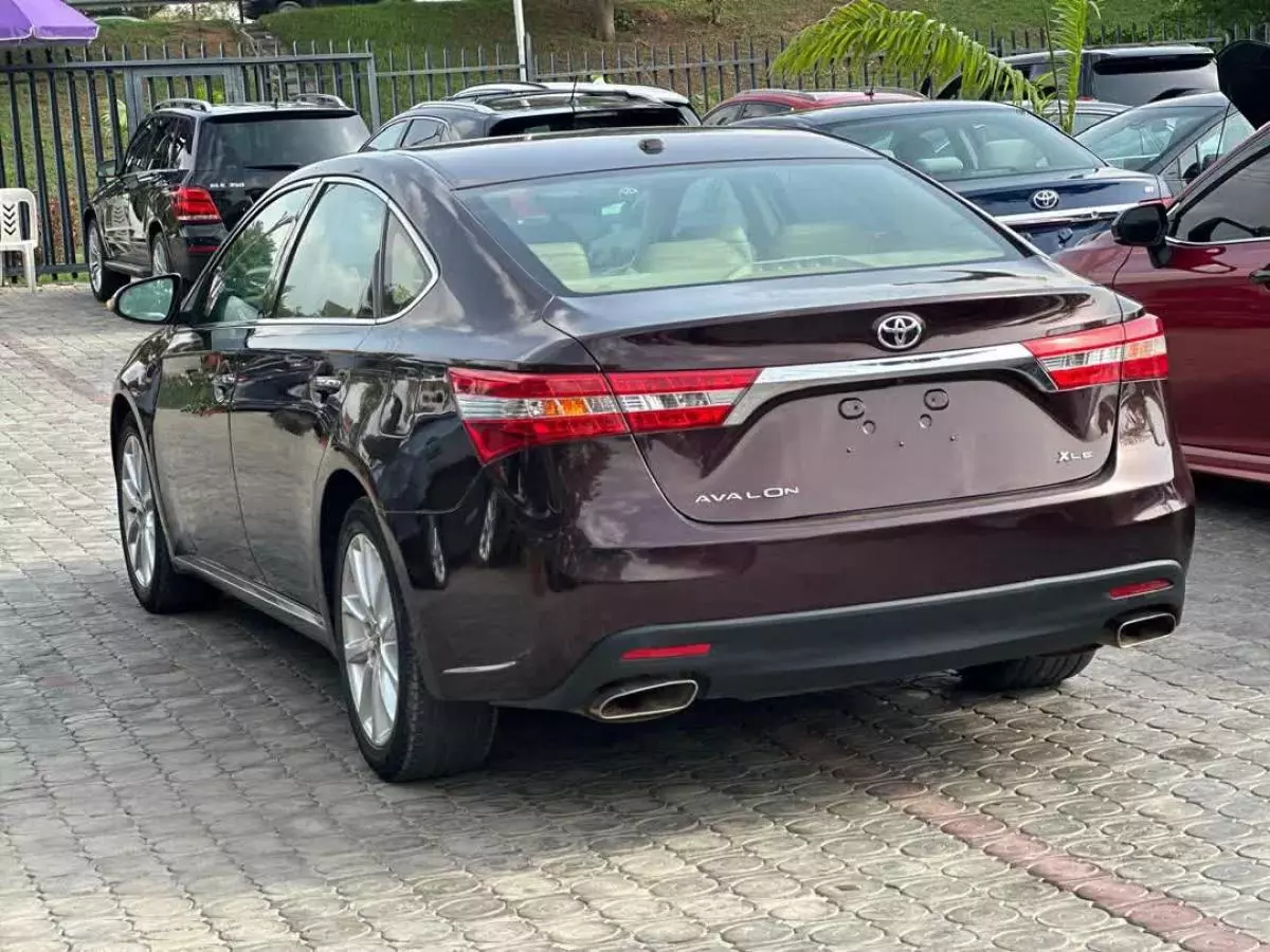 Toyota Avalon   - 2014