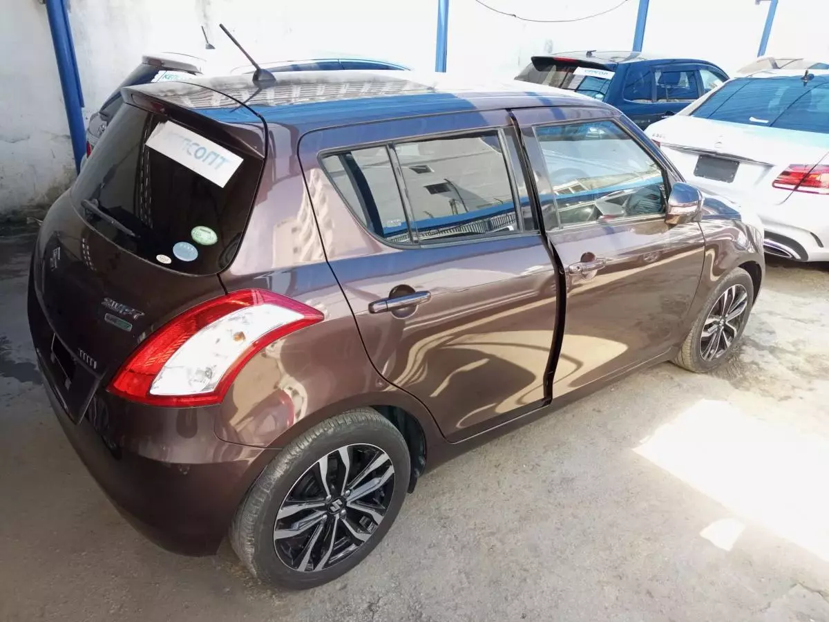 SUZUKI Swift GLX - 2016
