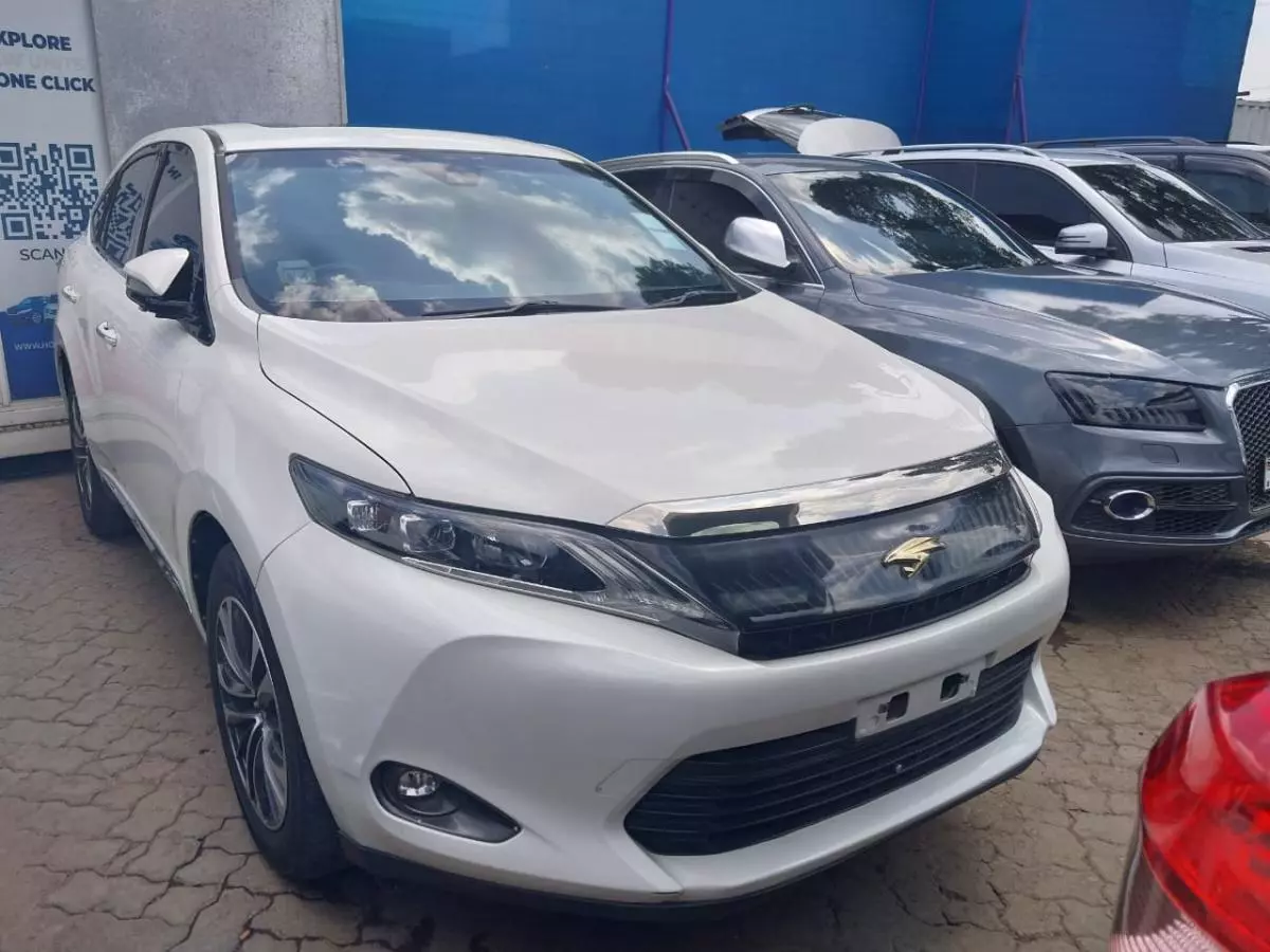 Toyota Harrier   - 2016