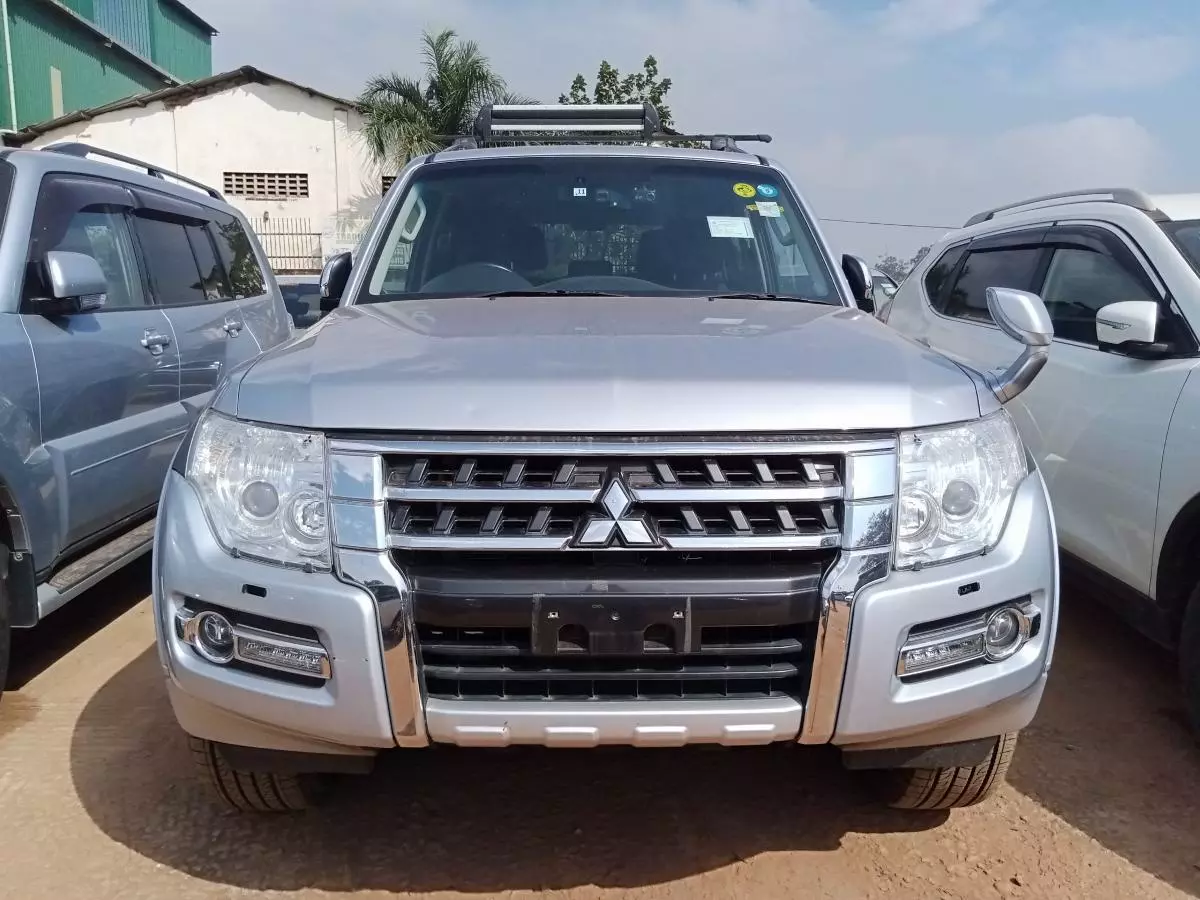 Mitsubishi Pajero   - 2011