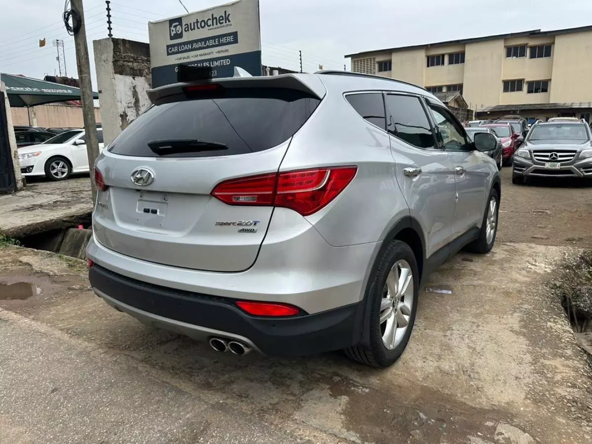 Hyundai Santa Fe   - 2014