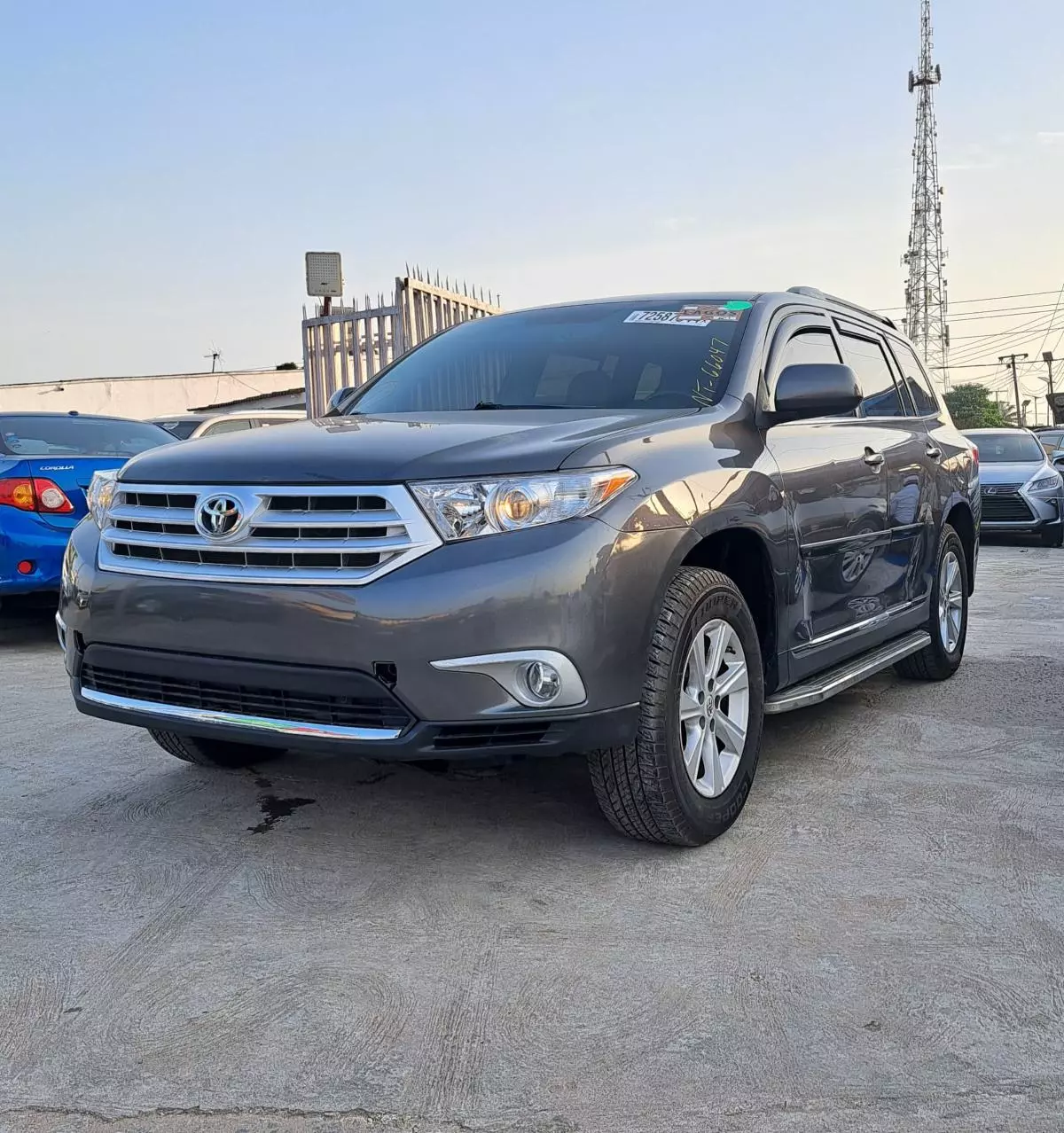 Toyota Highlander   - 2011