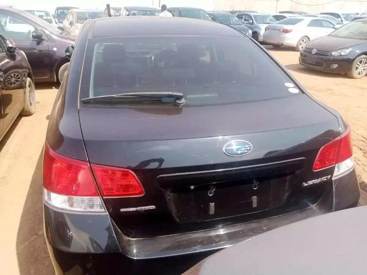 Subaru Legacy   - 2010