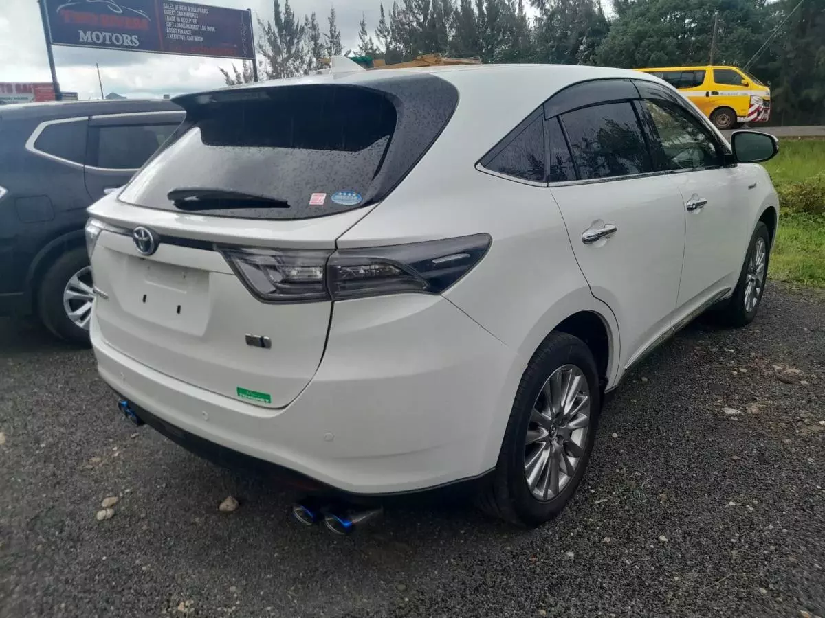 Toyota Harrier hybrid    - 2016
