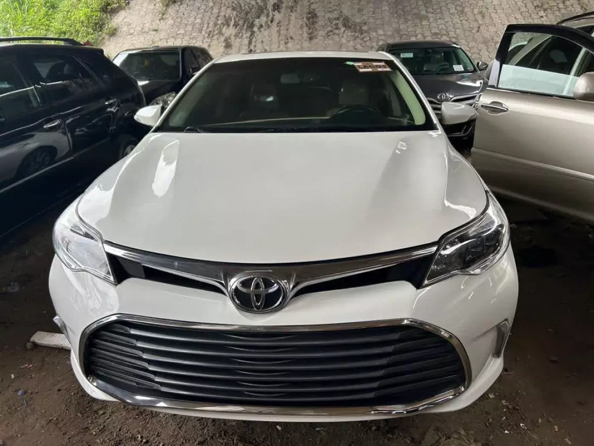 Toyota Avalon   - 2013