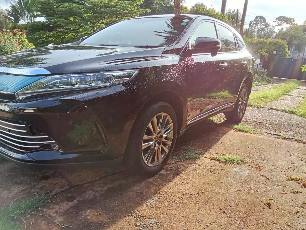 Toyota Harrier   - 2017