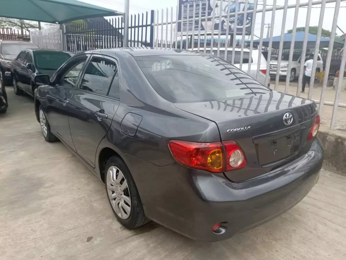 Toyota Corolla   - 2009