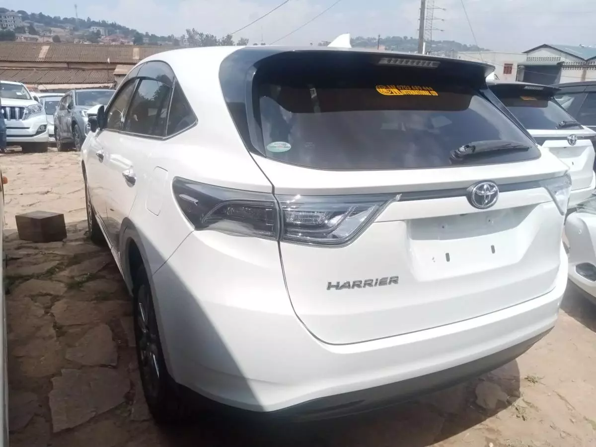 Toyota Harrier   - 2016