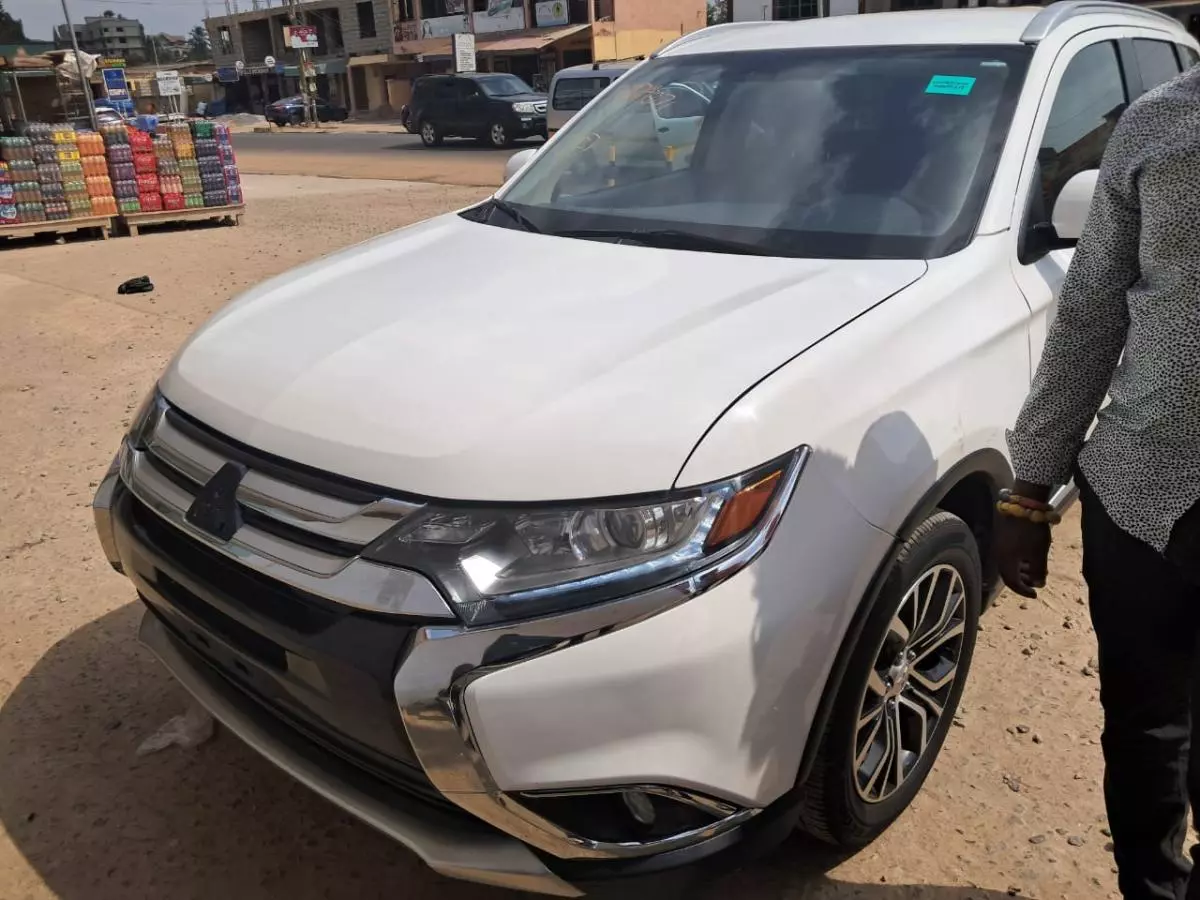 Mitsubishi OUTLANDER   - 2018