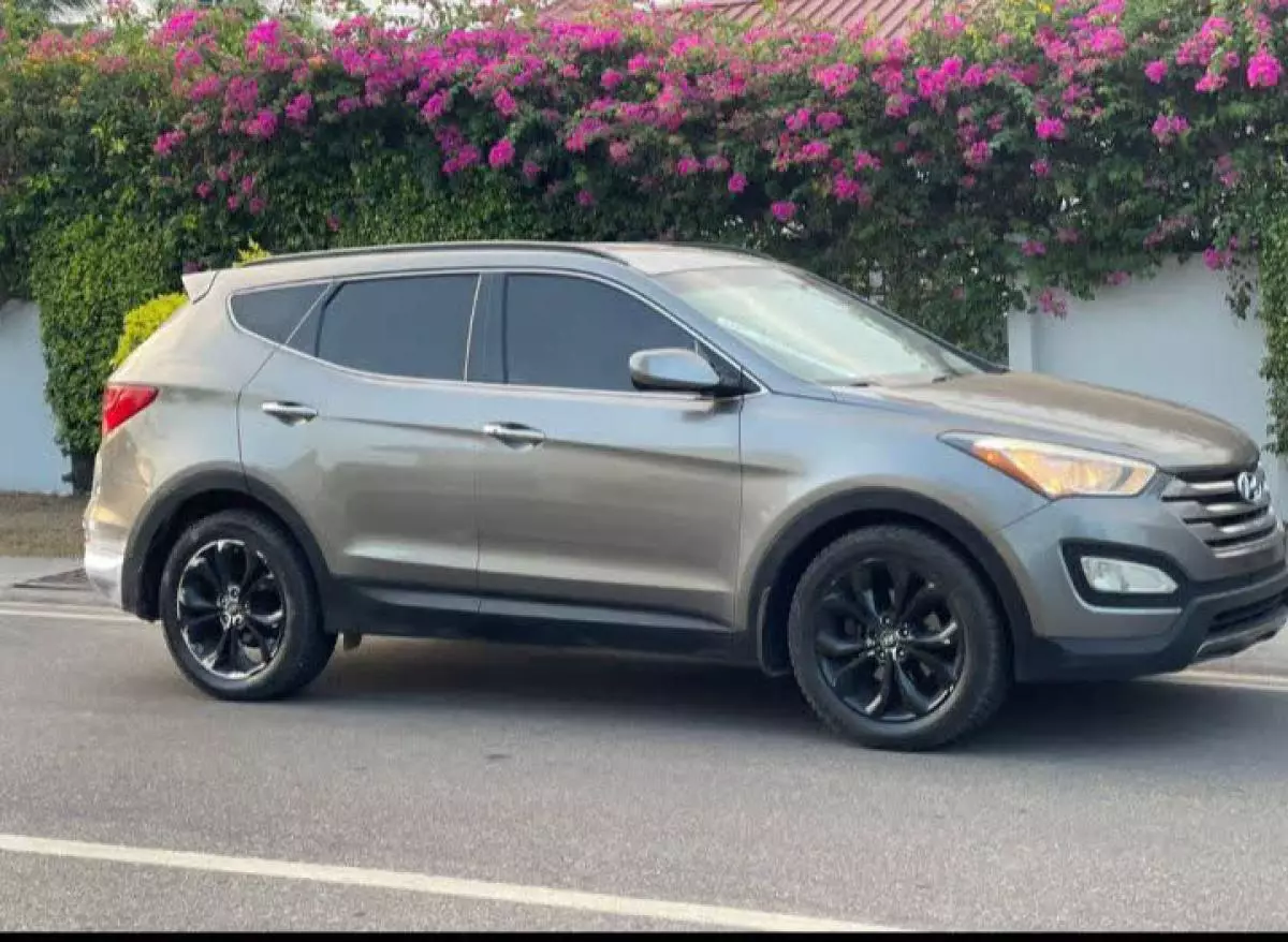 Hyundai Santa Fe   - 2017