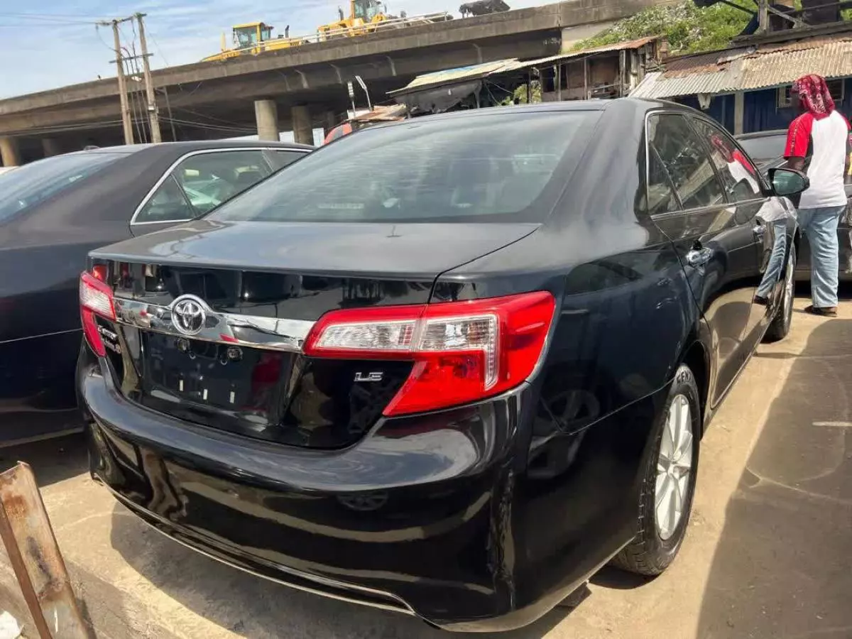 Toyota Camry   - 2012