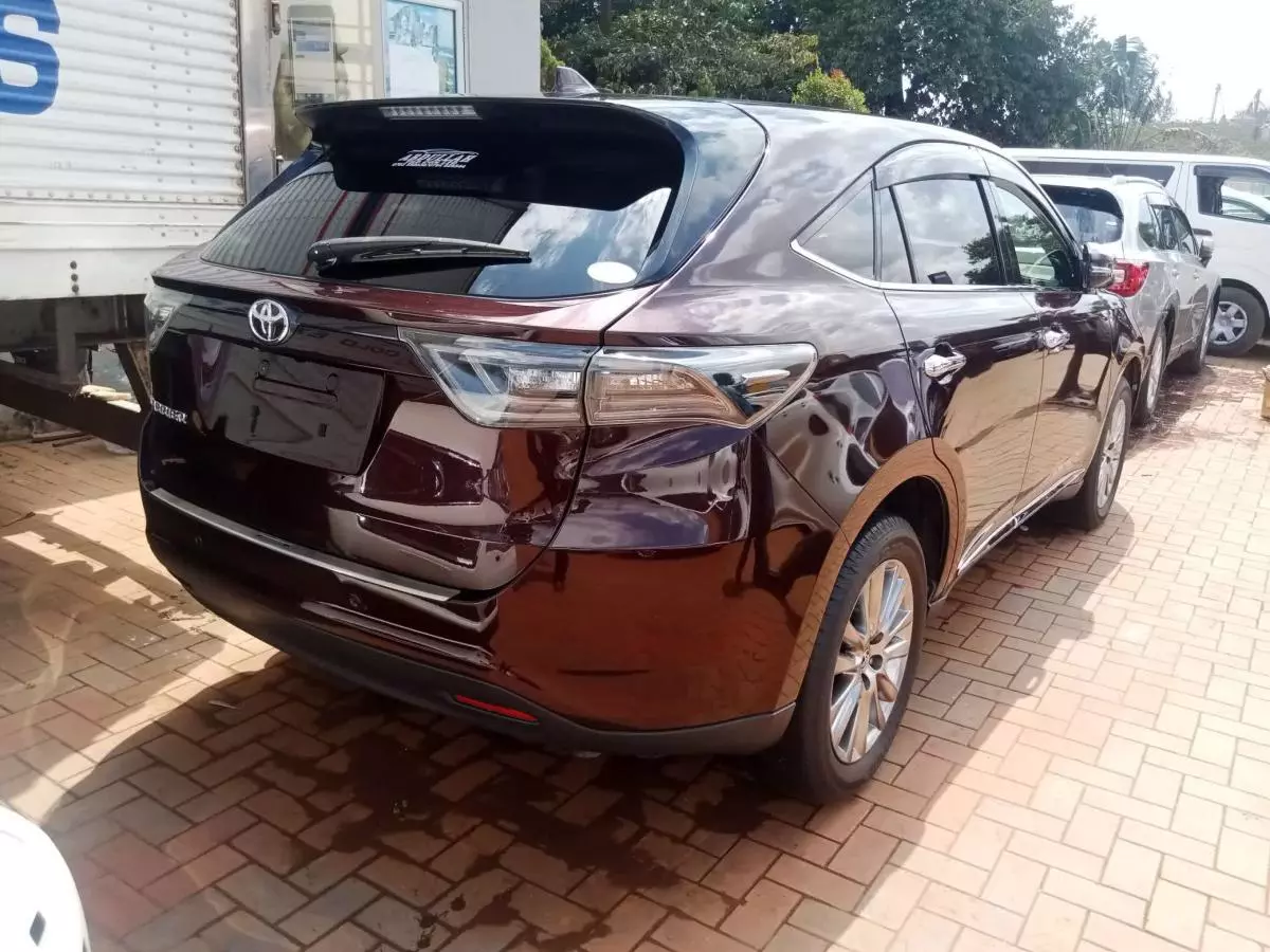 Toyota Harrier   - 2016