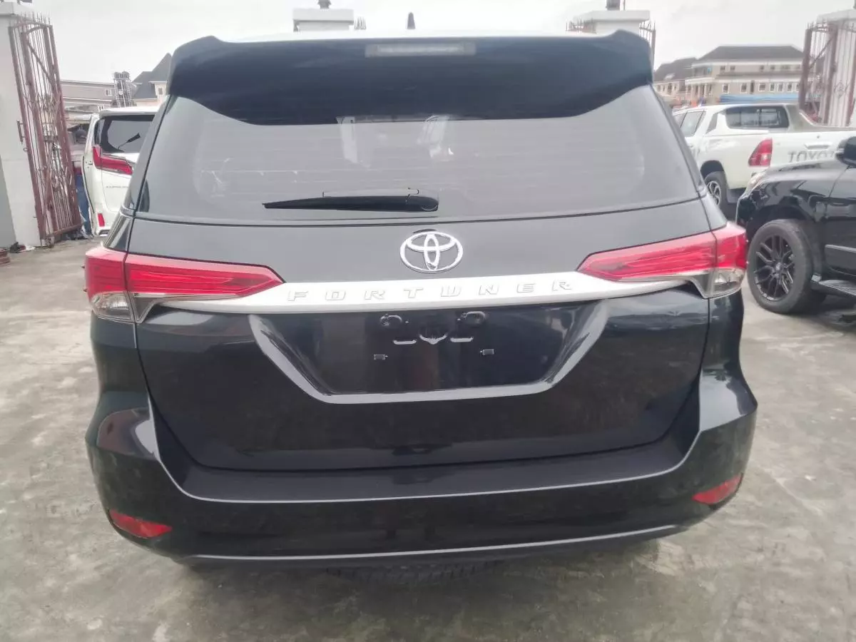 Toyota Fortuner   - 202