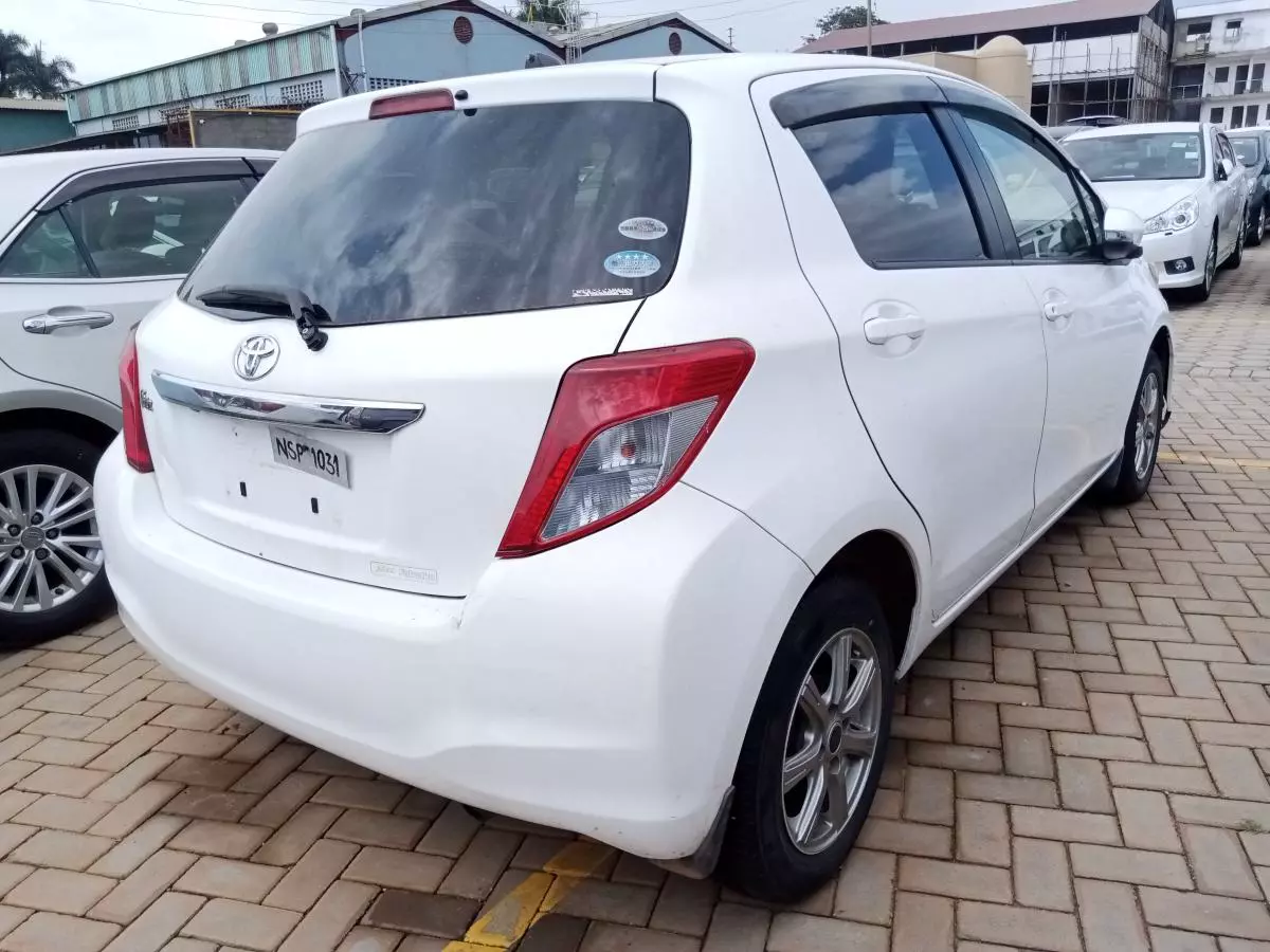 Toyota Vitz   - 2011