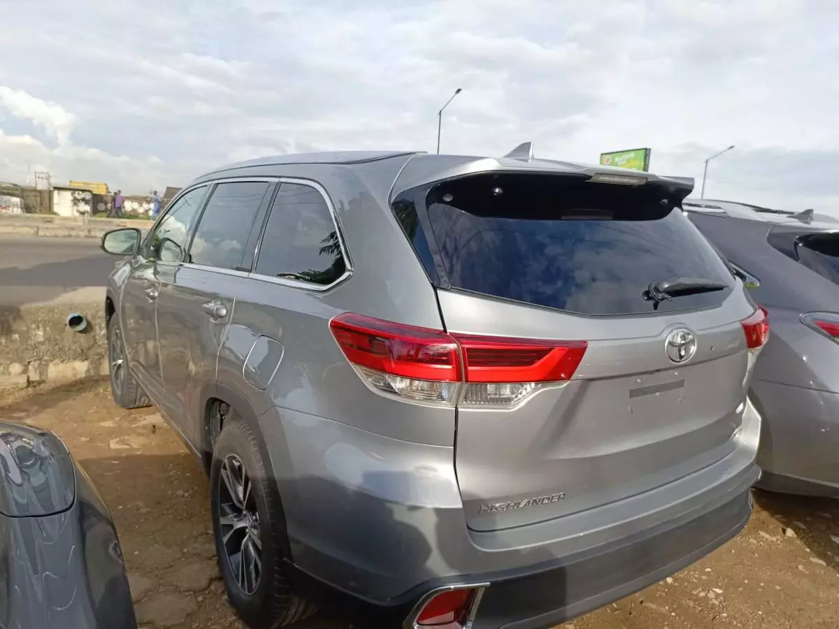 Toyota Highlander   - 2016