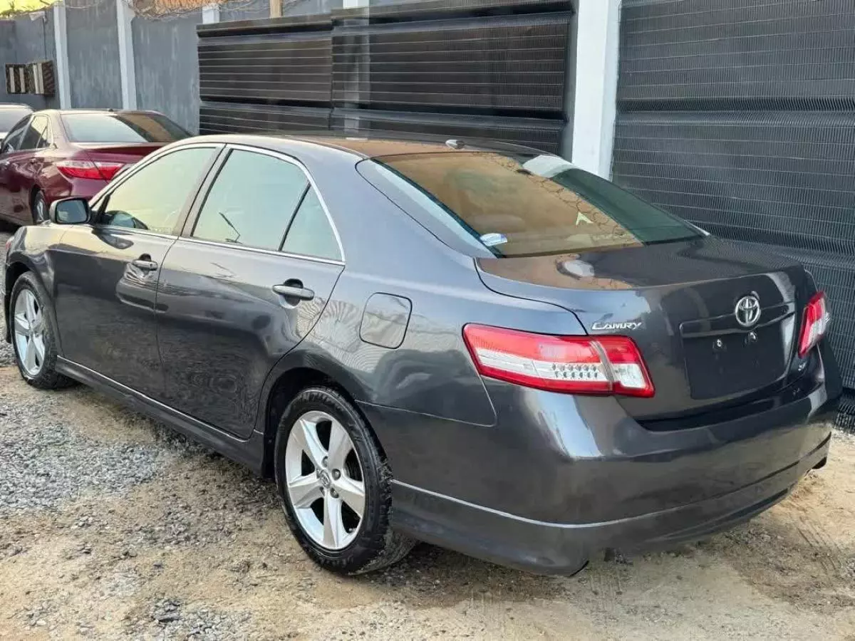 Toyota Camry   - 2009