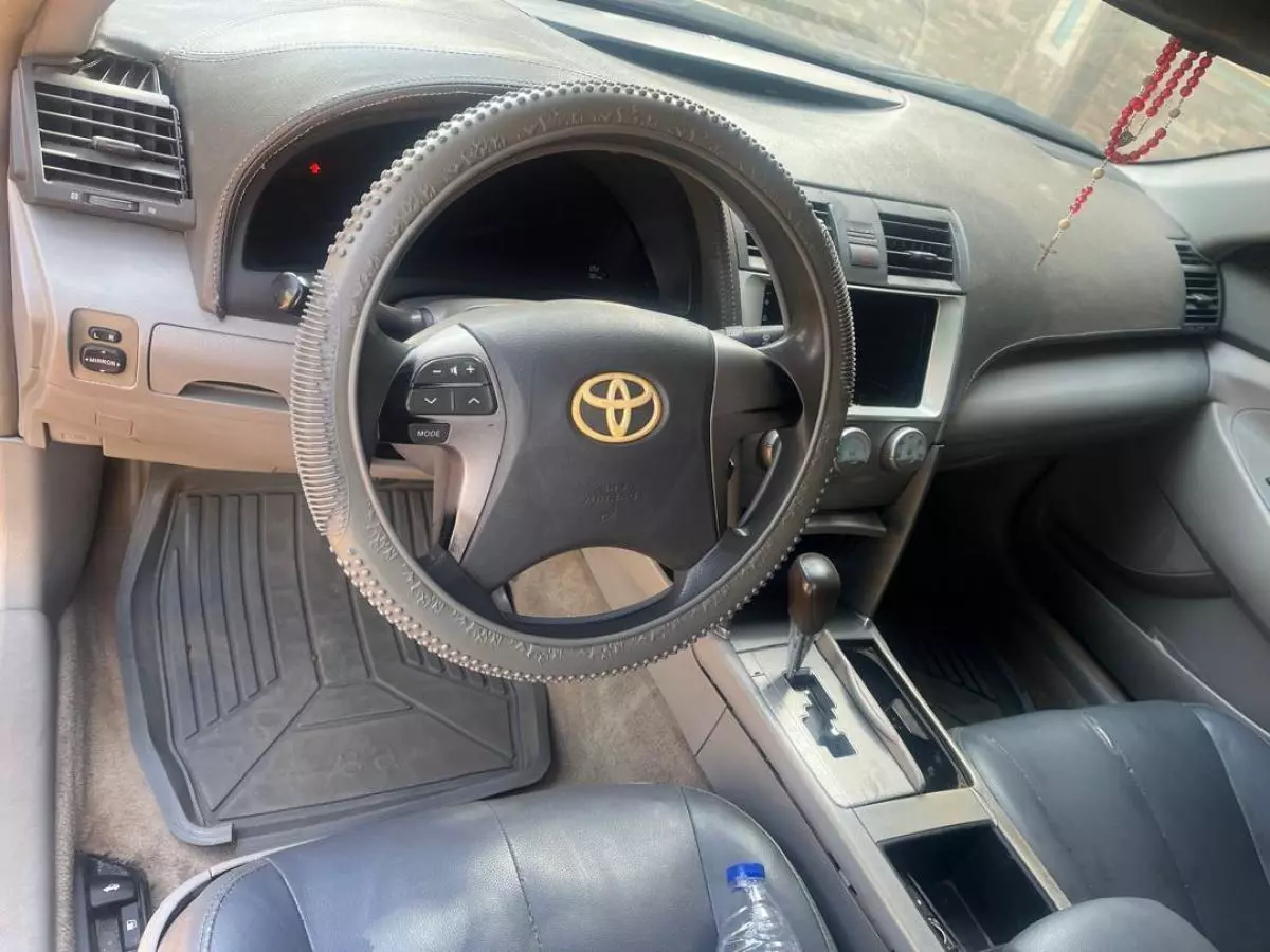 Toyota Camry   - 2009