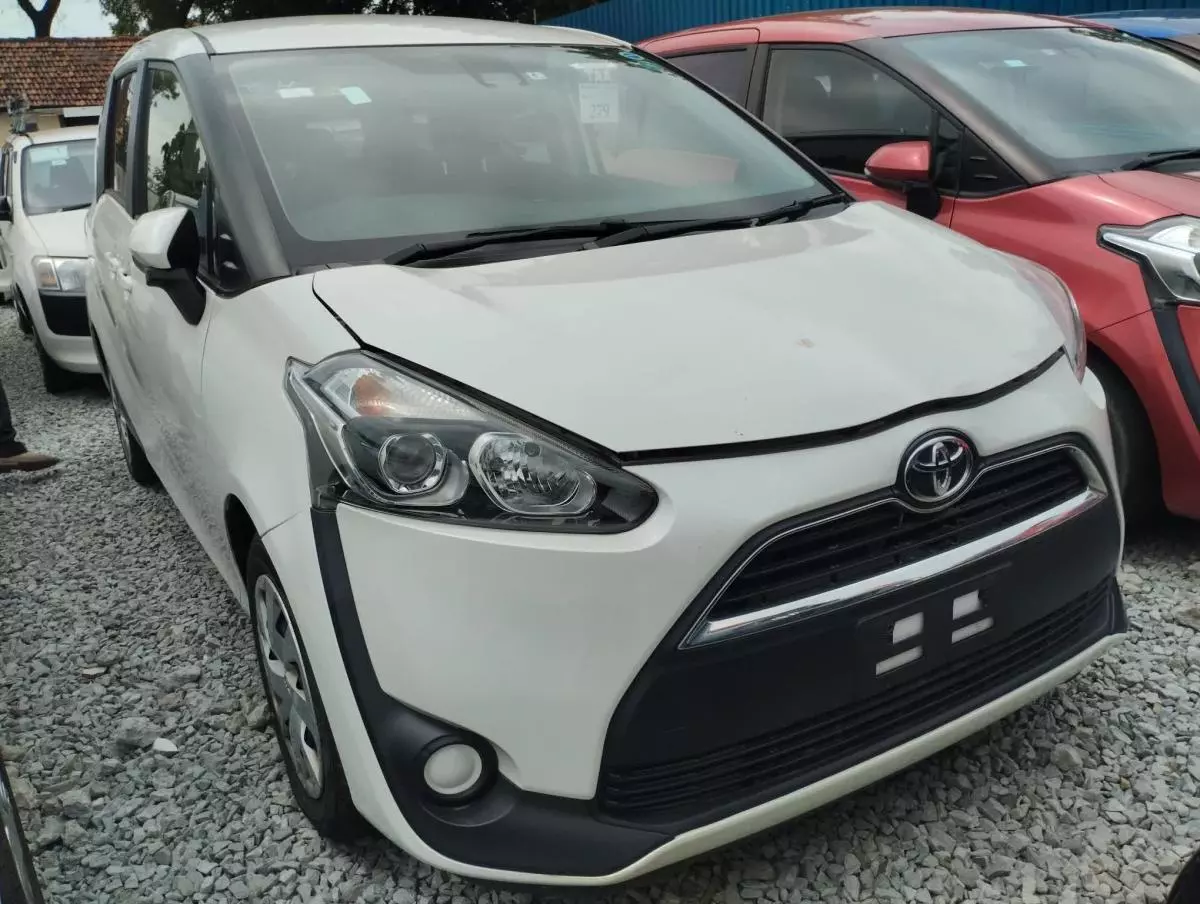 Toyota Sienta - 2016