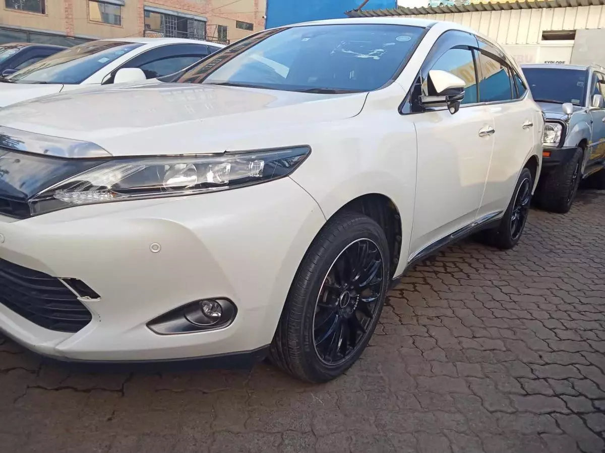 Toyota Harrier   - 2016