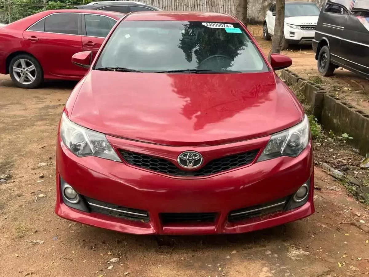 Toyota Camry   - 2013