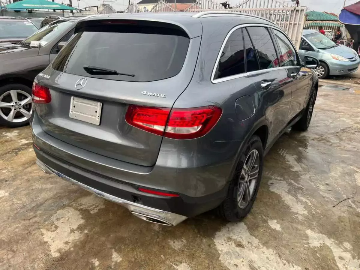 Mercedes-Benz GLC 300   - 2016