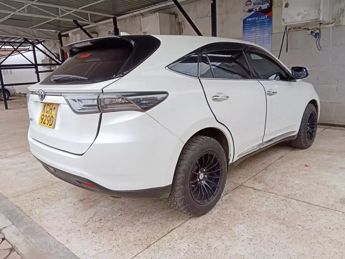 Toyota Harrier   - 2014