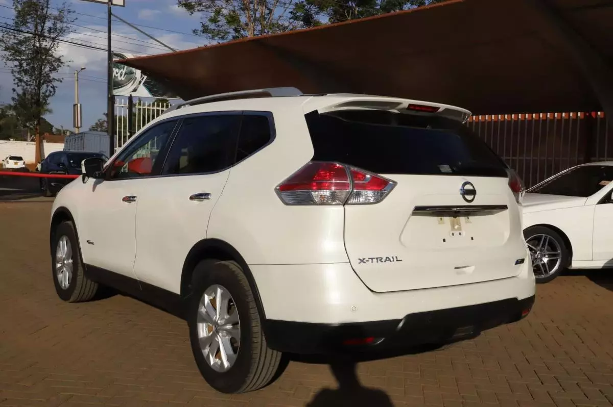 Nissan x-trail hybrid   - 2016