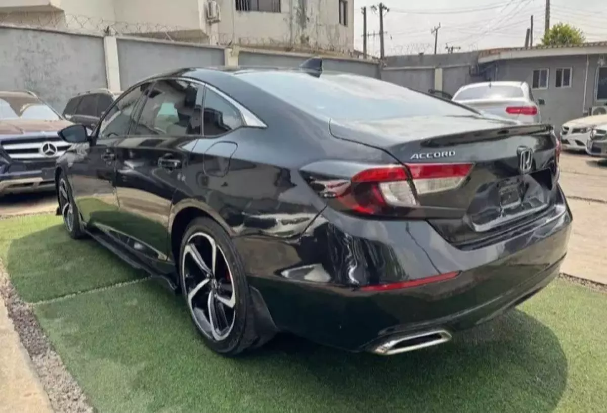 Honda Accord   - 2018