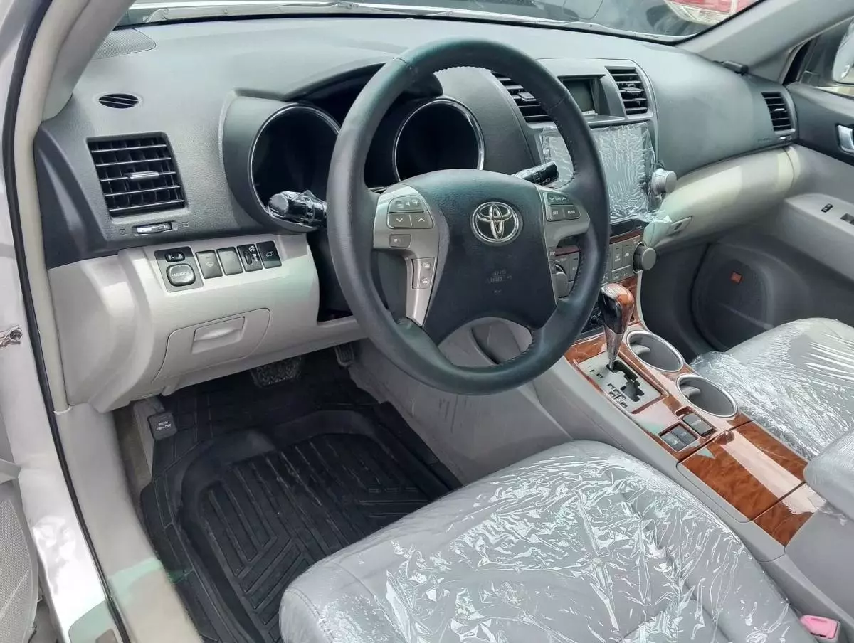 Toyota Highlander   - 2010