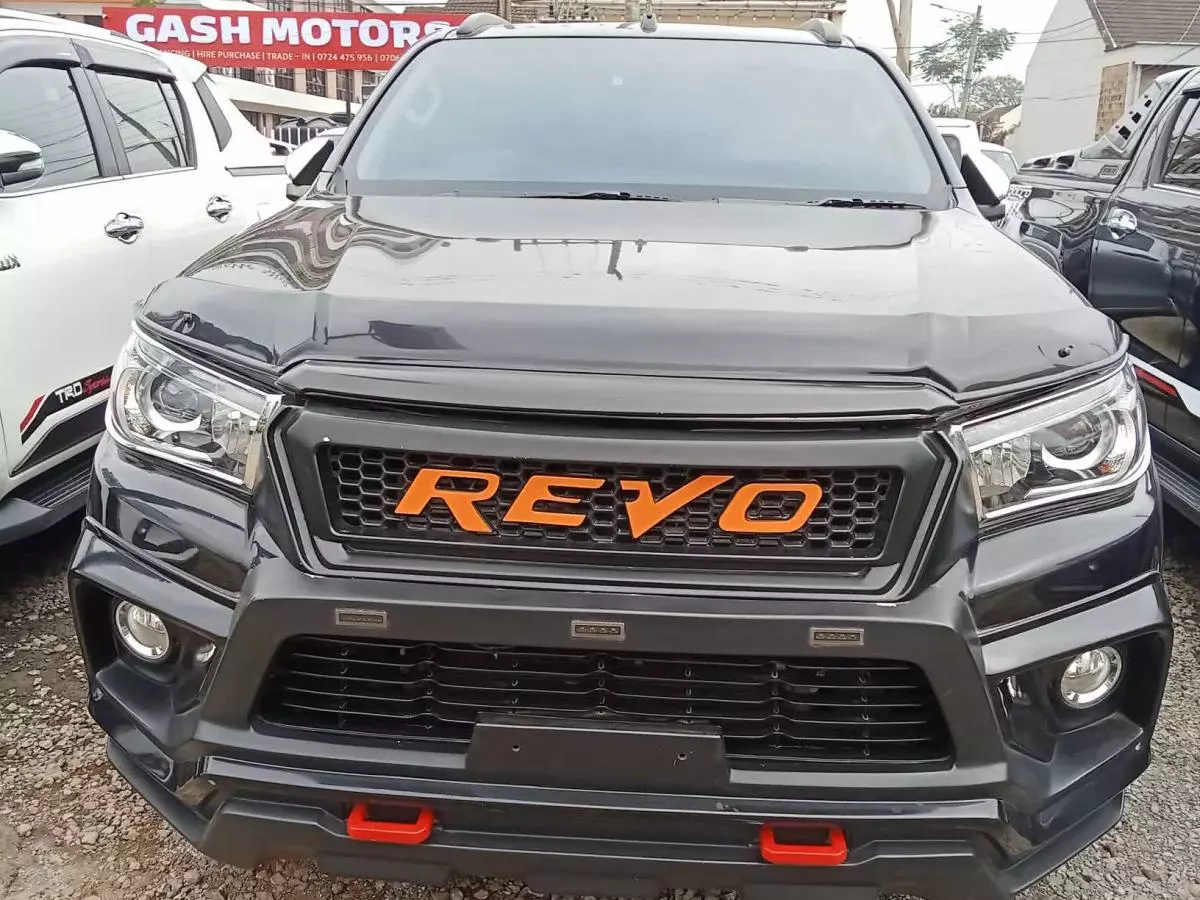 Toyota Hilux Revo    - 2017