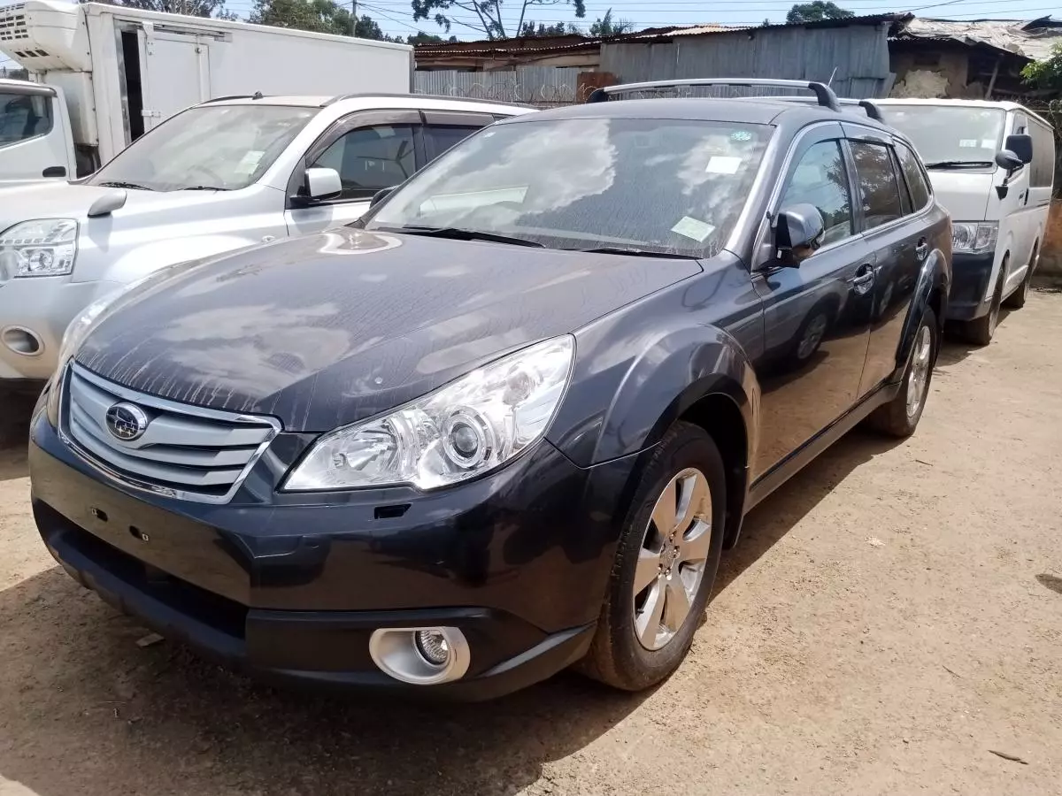 Subaru Outback   - 2011