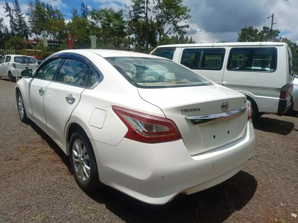 Nissan Teana   - 2015