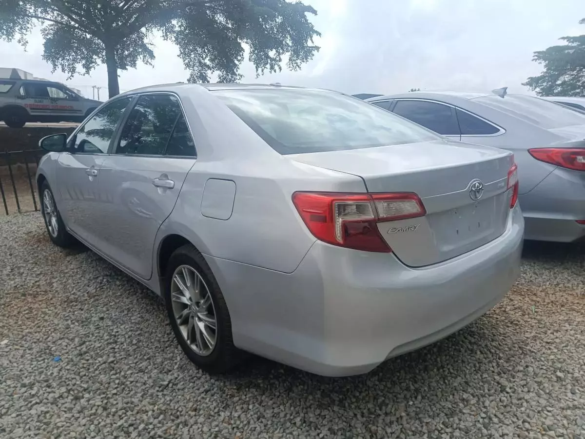 Toyota Camry   - 2012