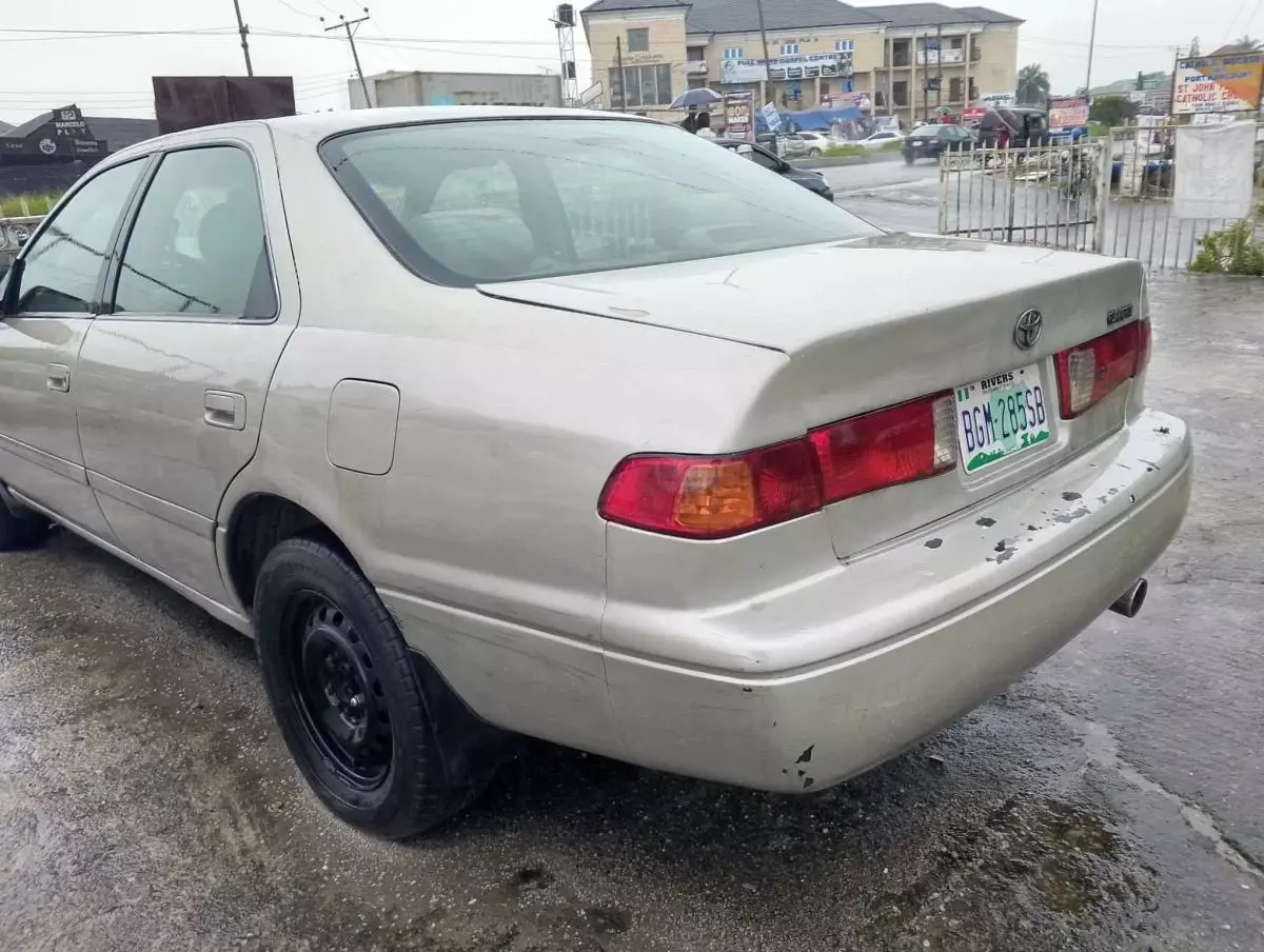 Toyota Camry   - 1998