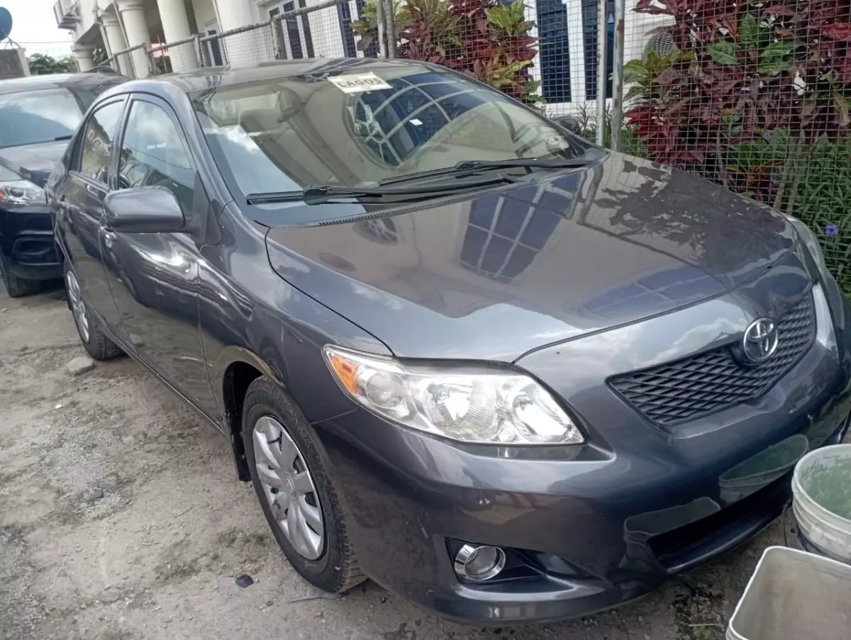 Toyota Corolla   - 2010