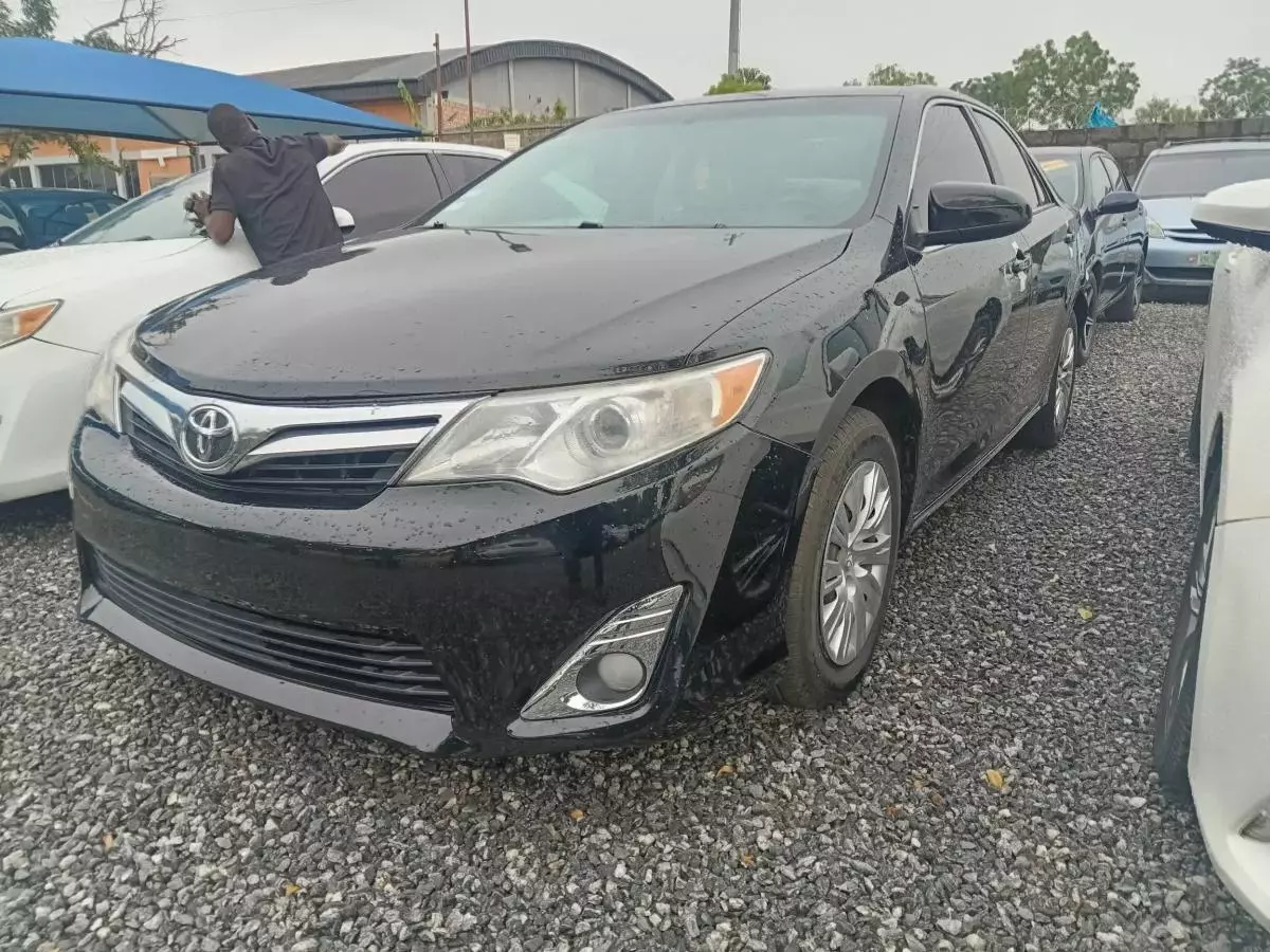 Toyota Camry   - 2012