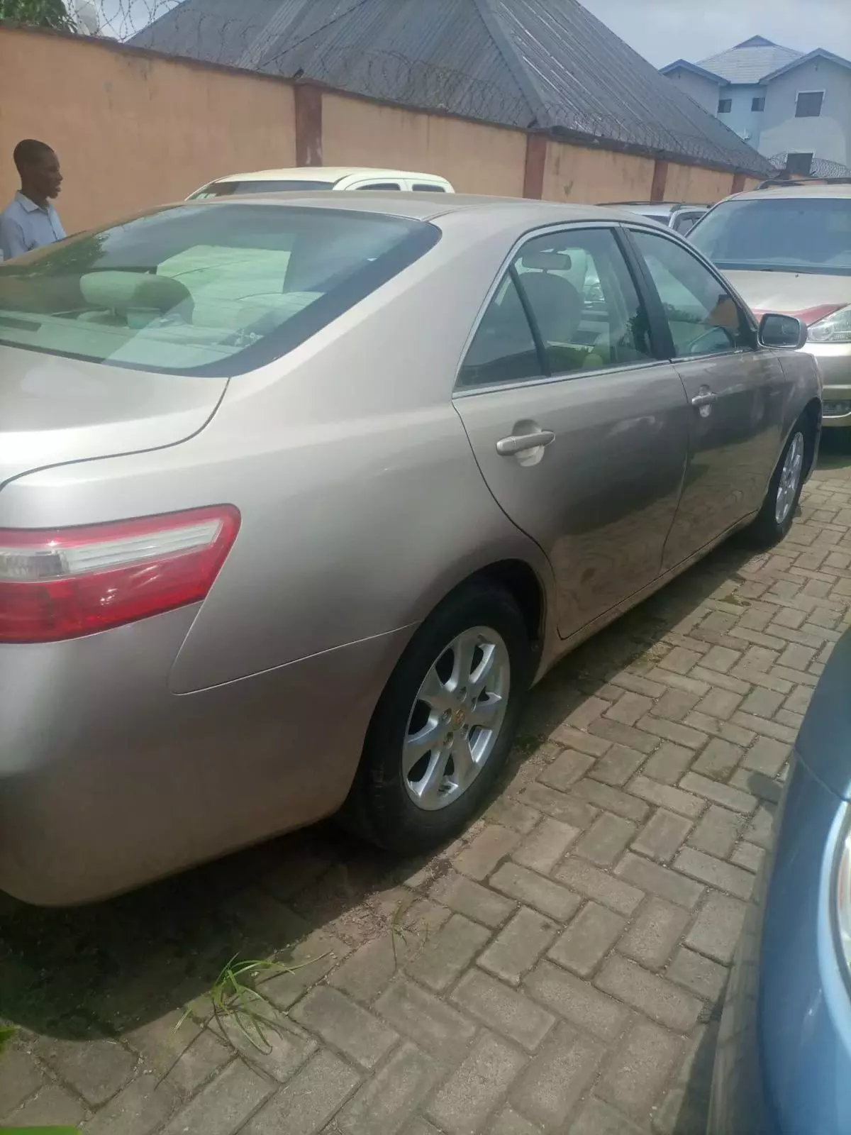 Toyota Camry   - 2009