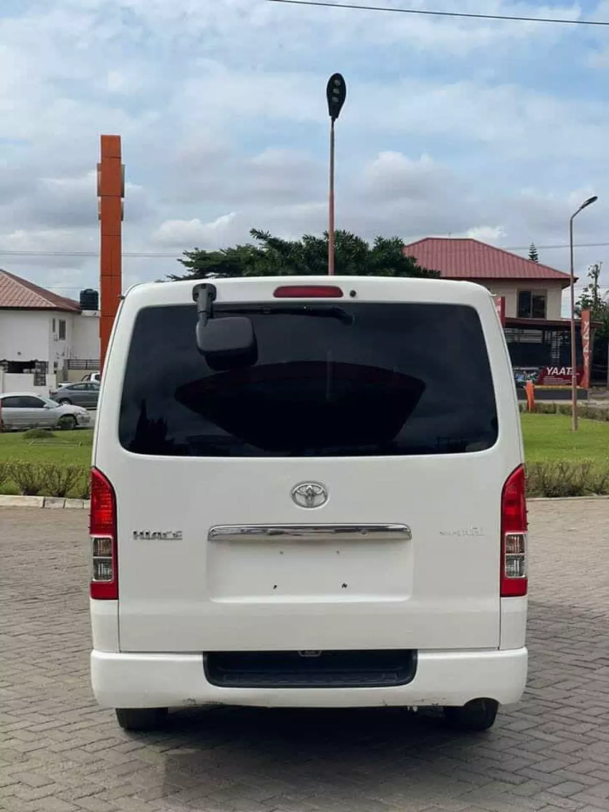 Toyota Hiace   - 2015