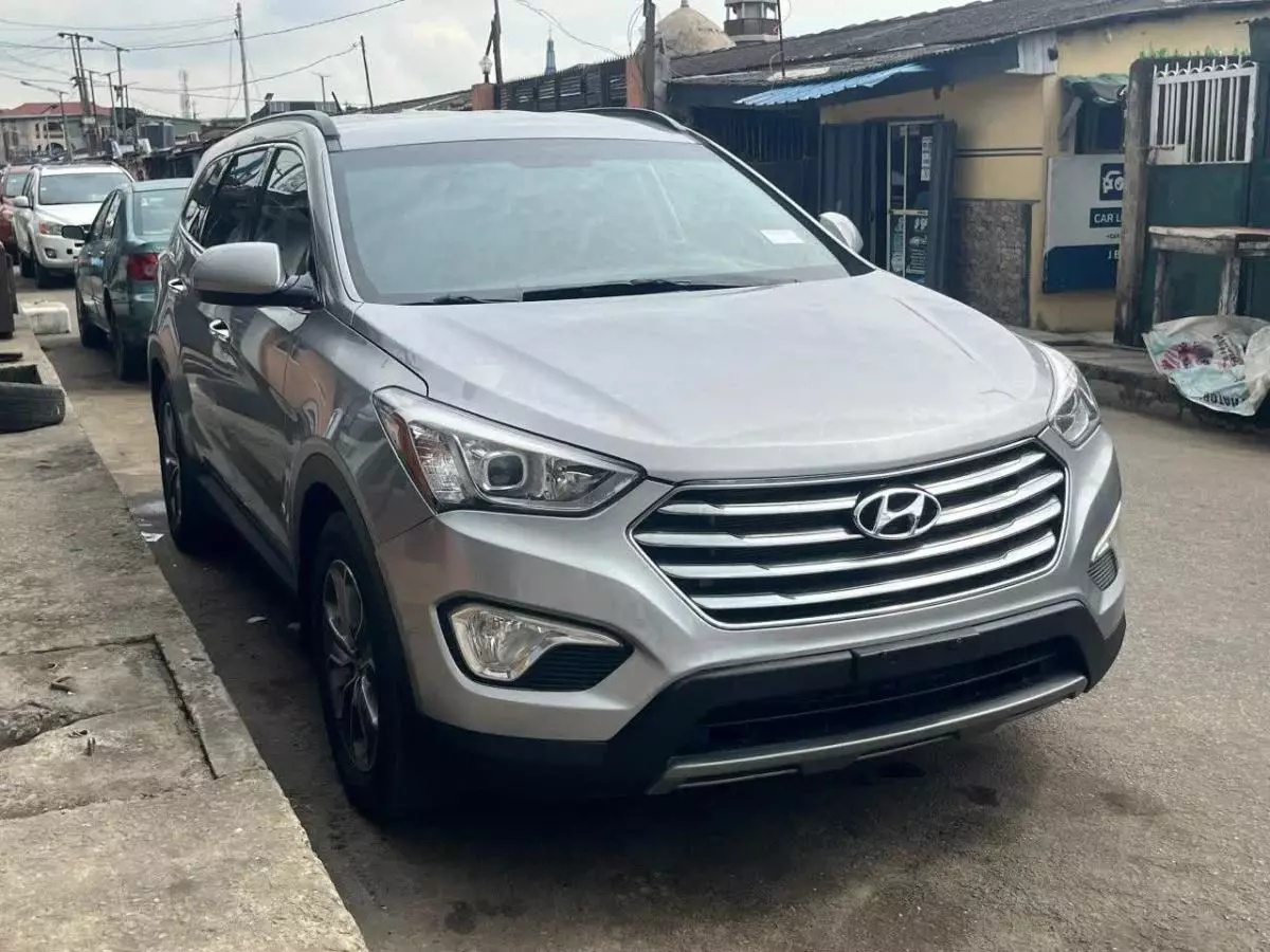 Hyundai Santa Fe   - 2104