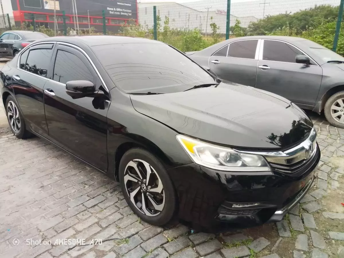 Honda Accord   - 2017