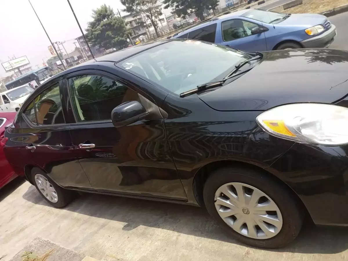 Nissan Versa   - 2014