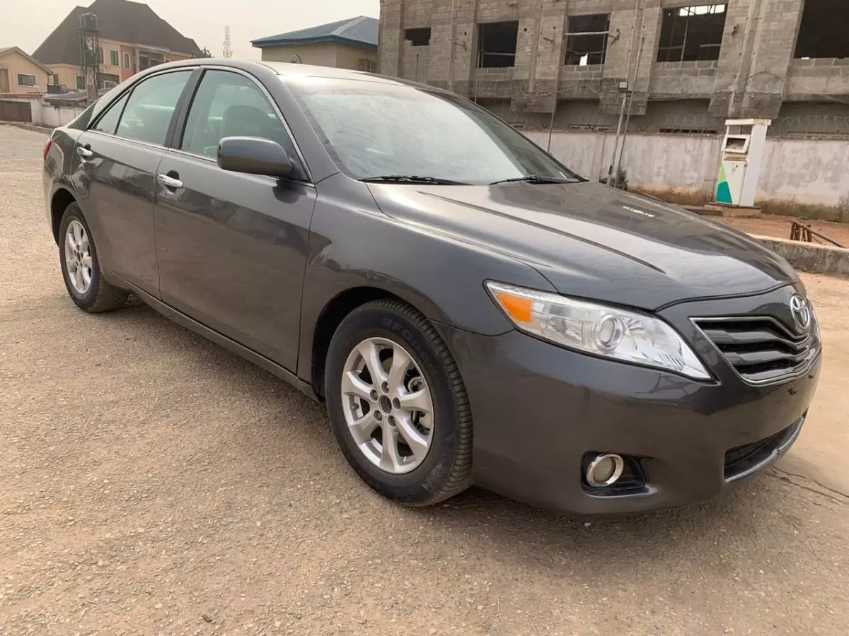 Toyota Camry   - 2010