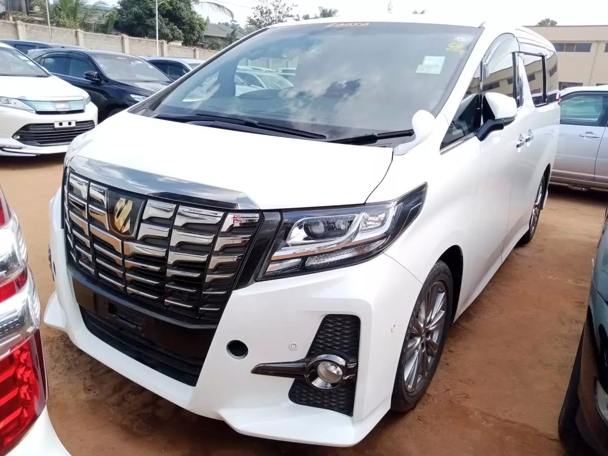 Toyota Alphard   - 2015