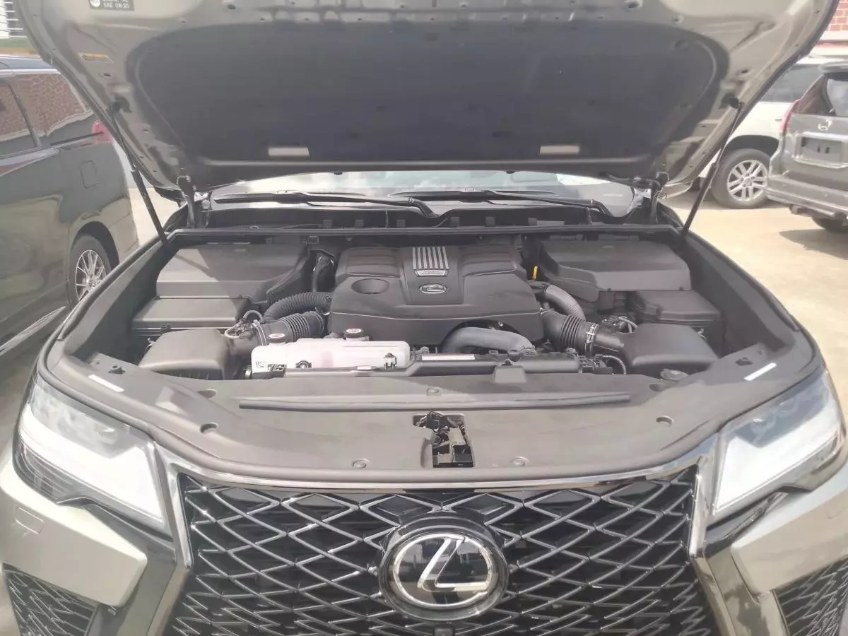 Lexus LX 600   - 2023